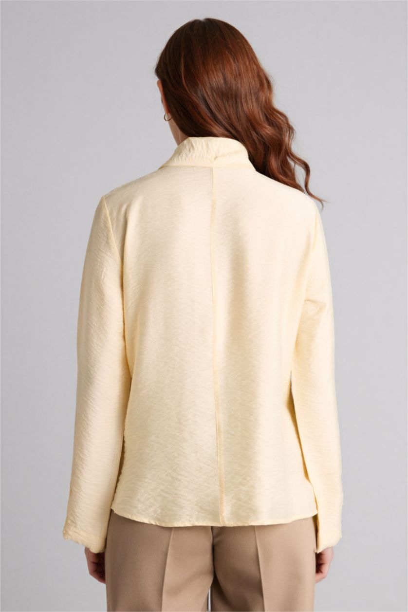 Kadın Açık Sarı Regular Fıt V Yaka Uzun Kollu Gömlek