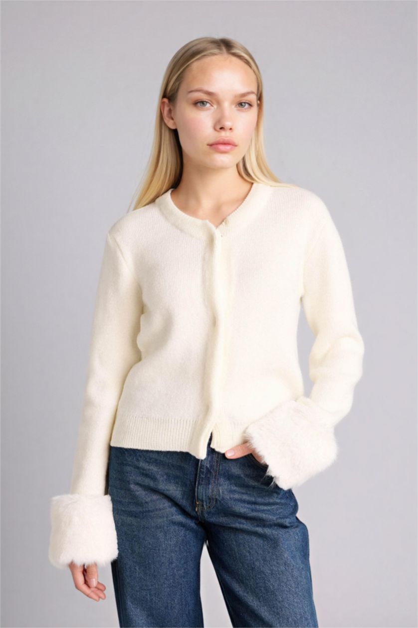 Woman White Slim Fit Cardigan