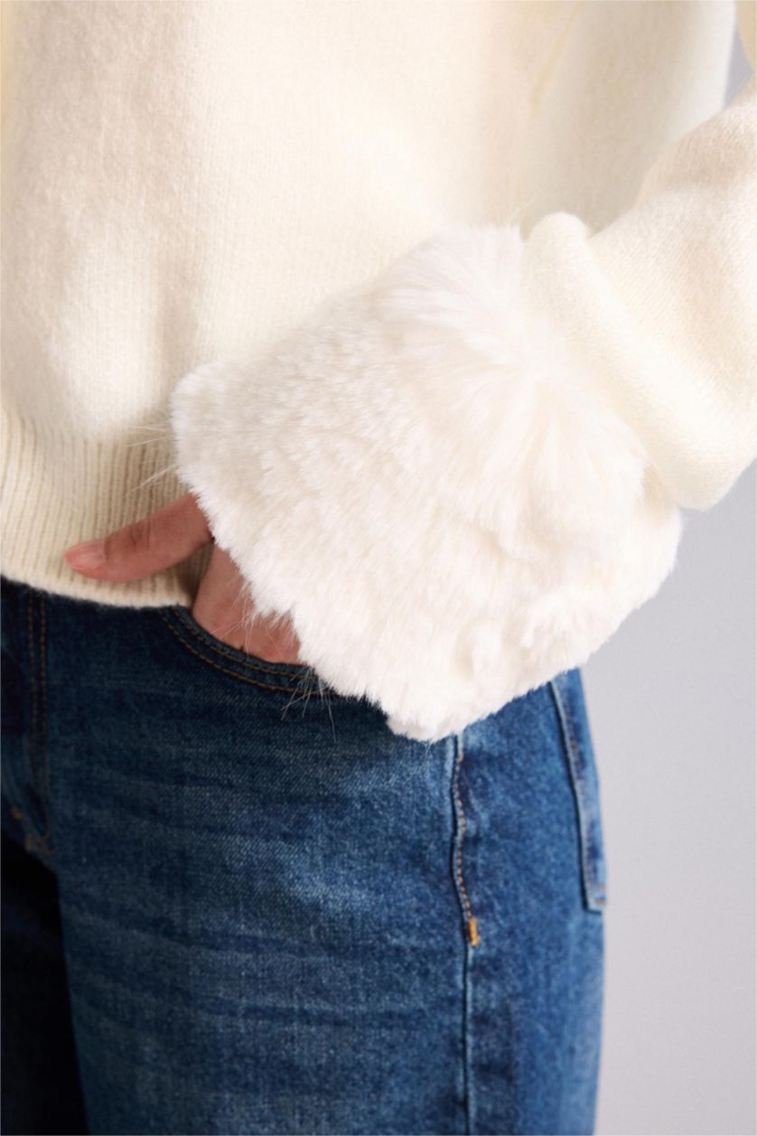 Woman White Slim Fit Cardigan