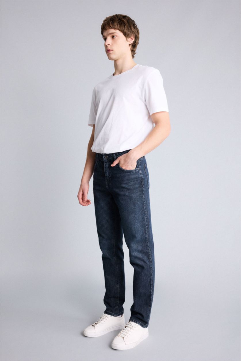 رجال أزرق غامق بنطرون قصة مستقيمة