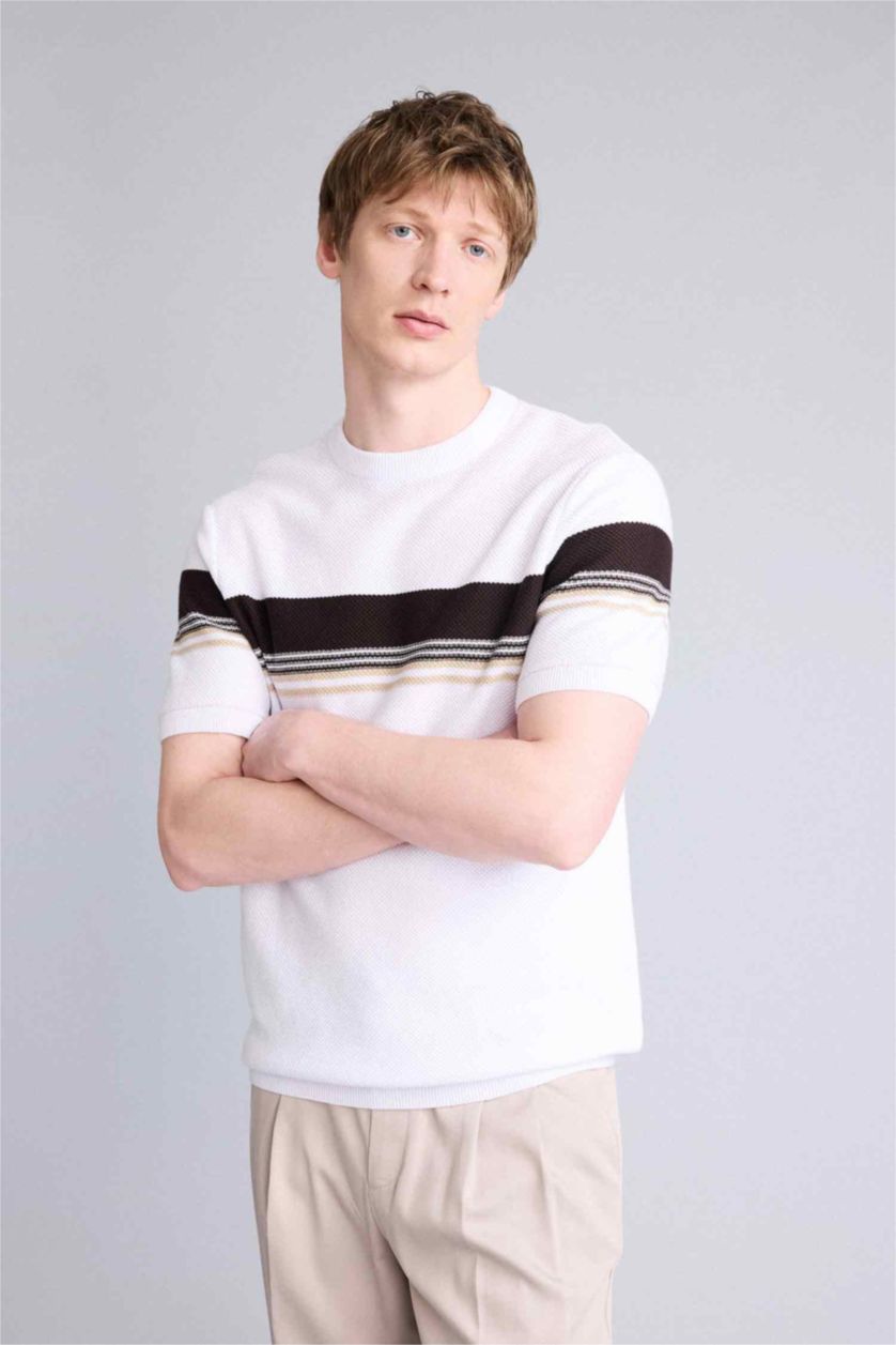 رجالي بيج فاتح تيشيرت نص كم قصة عادية