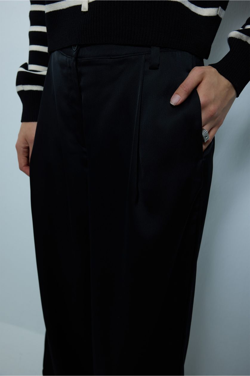 Kadın Siyah Balloon Fit Saten Pantolon