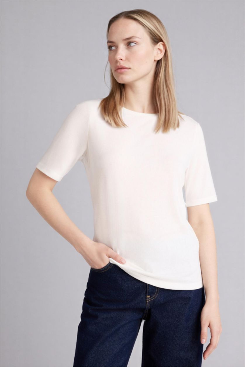 FEMME Écru T-shirt à col bateau et manches courtes Coupe régulière