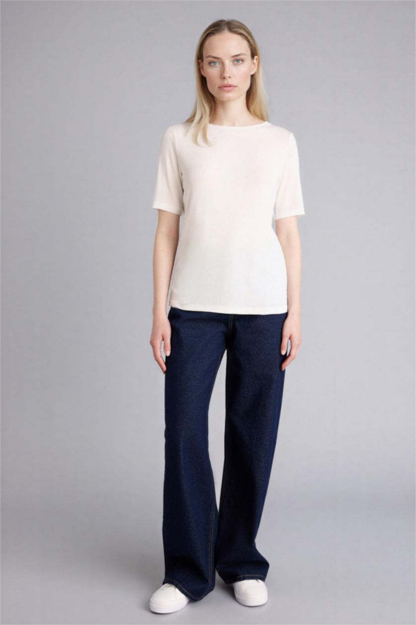 FEMME Écru T-shirt à col bateau et manches courtes Coupe régulière