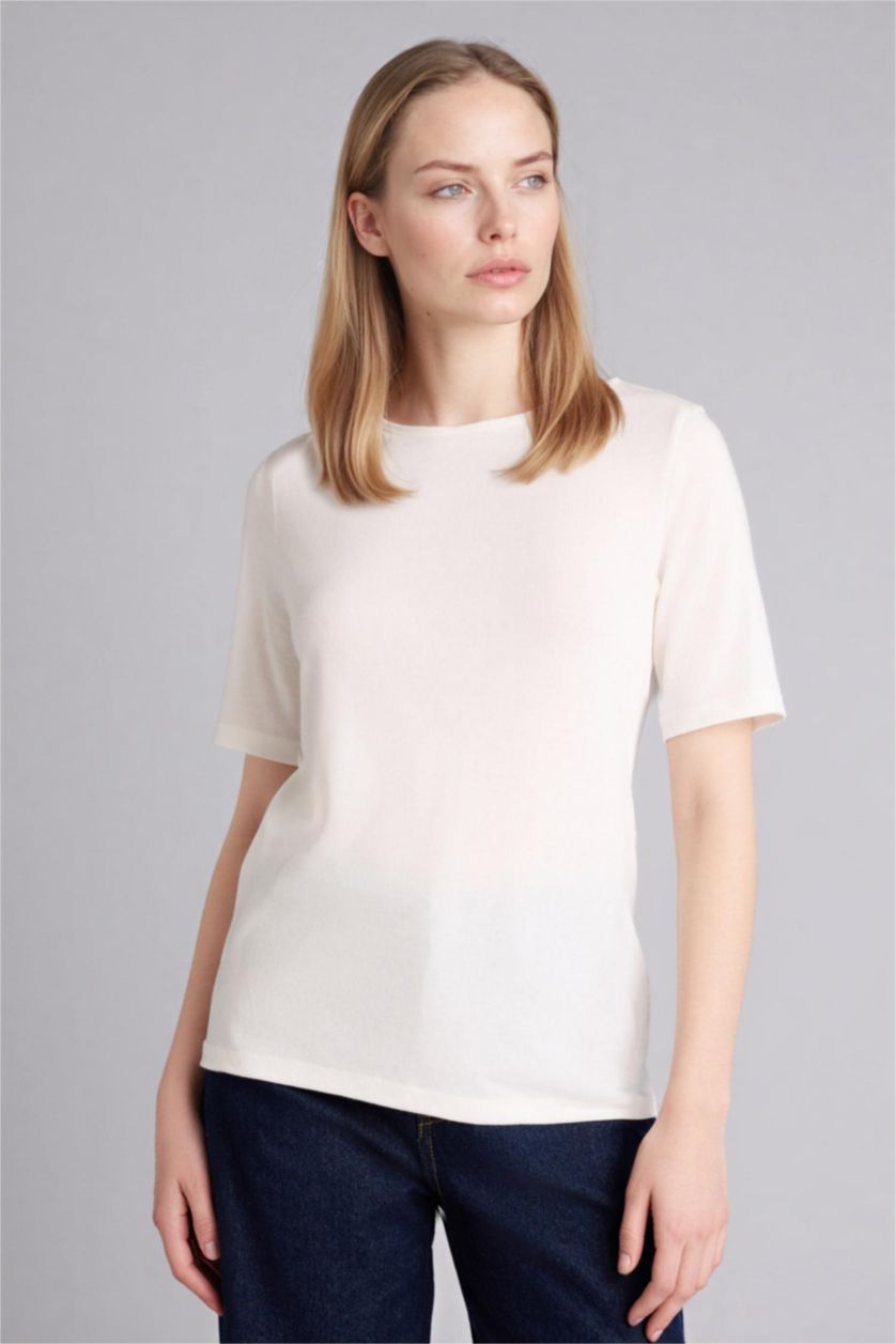 FEMME Écru T-shirt à col bateau et manches courtes Coupe régulière