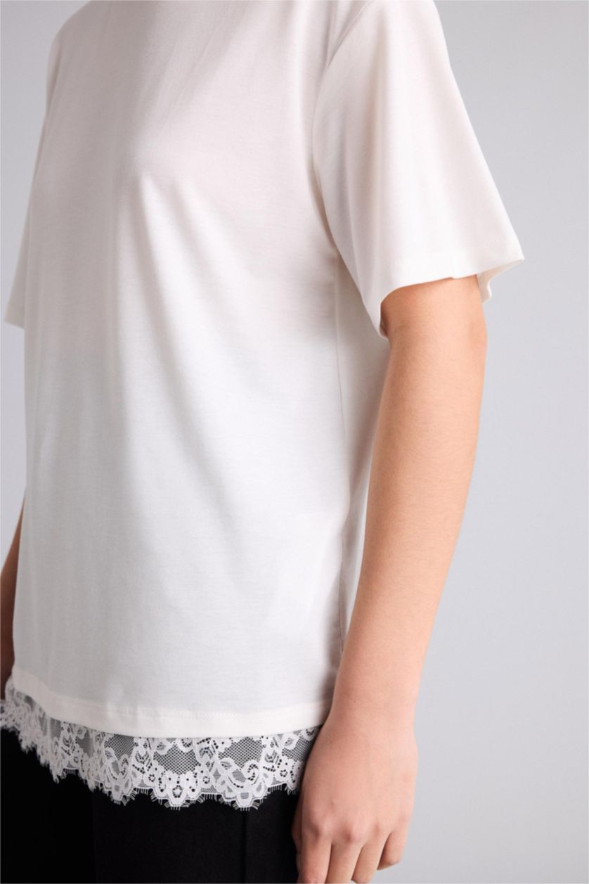 FEMME Écru T-shirt à col rond et manches courtes Coupe décontractée