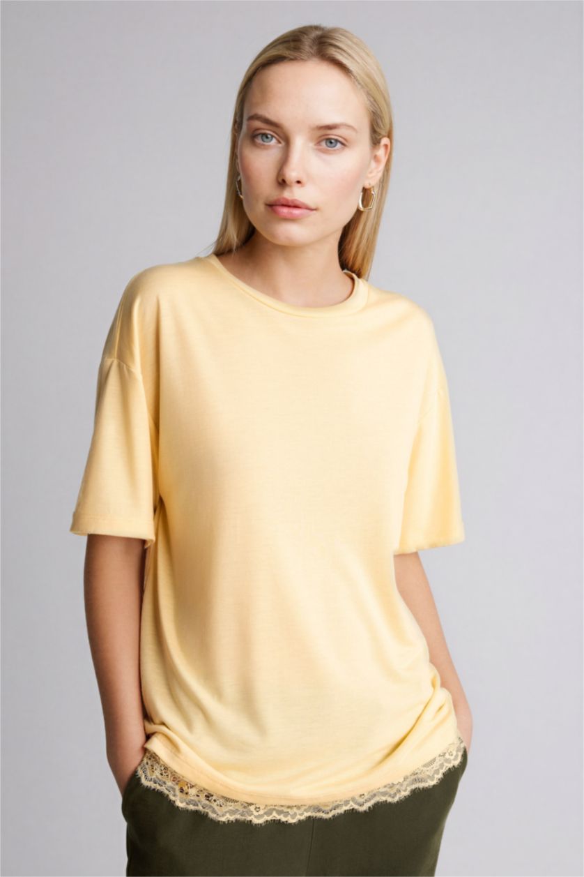 Kadın Açık Sarı Relax Fıt Bisiklet Yaka Kısa Kollu Tişört