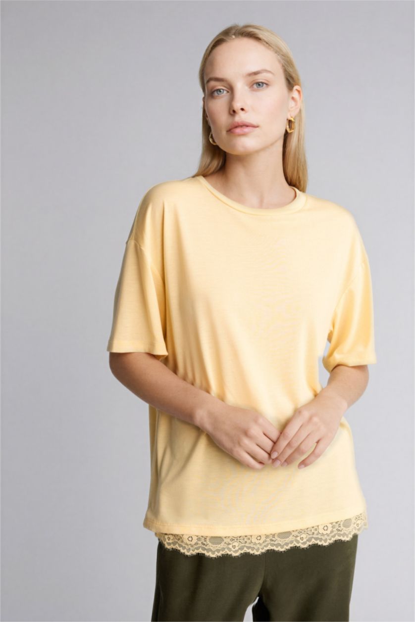 Kadın Açık Sarı Relax Fıt Bisiklet Yaka Kısa Kollu Tişört