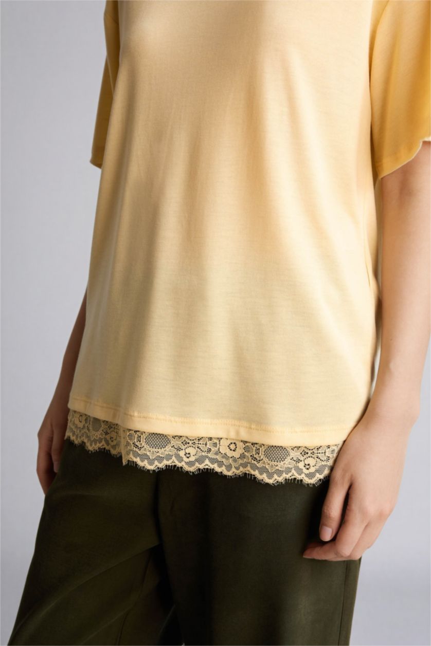 Kadın Açık Sarı Relax Fıt Bisiklet Yaka Kısa Kollu Tişört