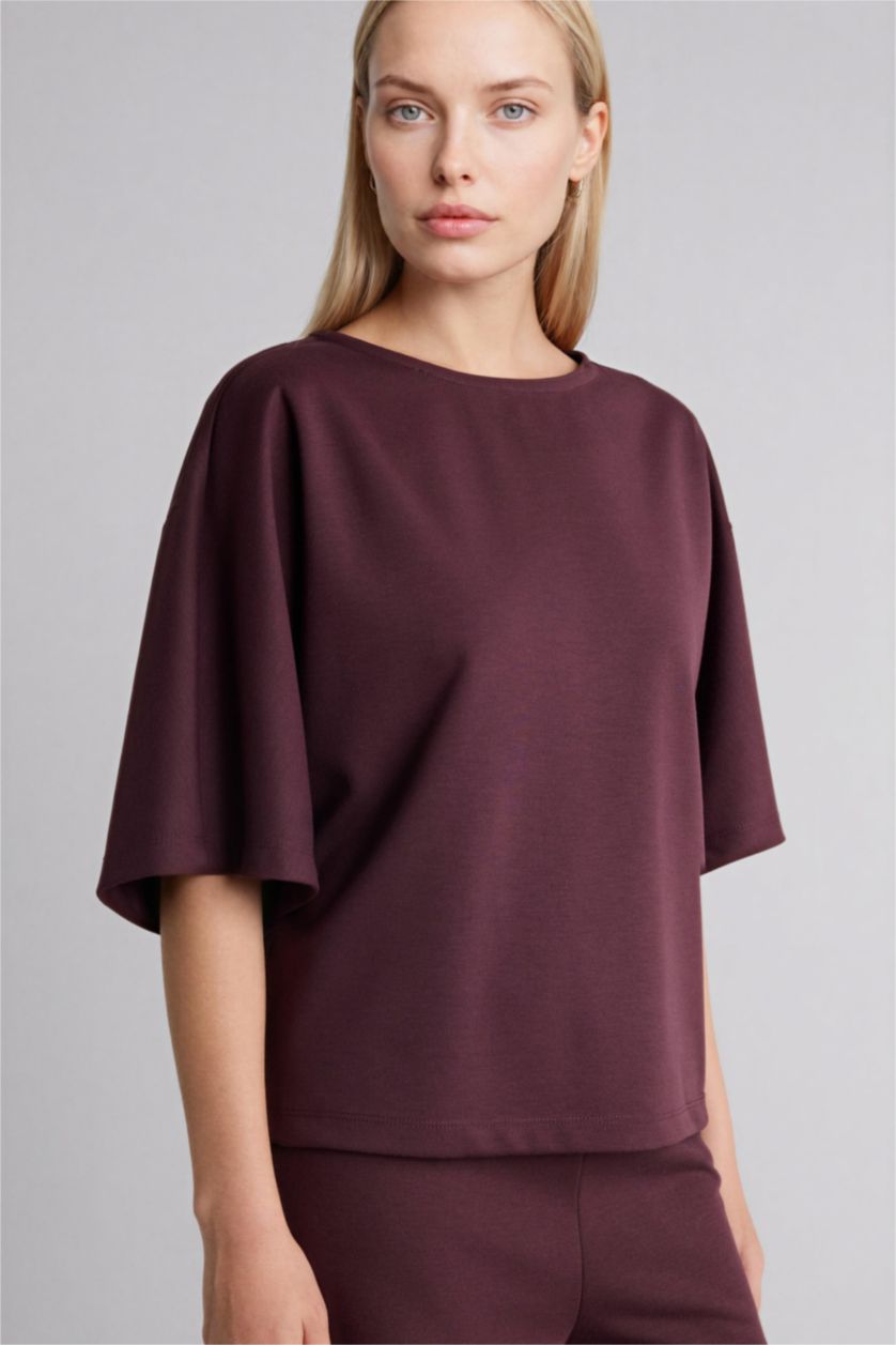 نساء بني تيشيرت ردن طويل وياخة عريضة