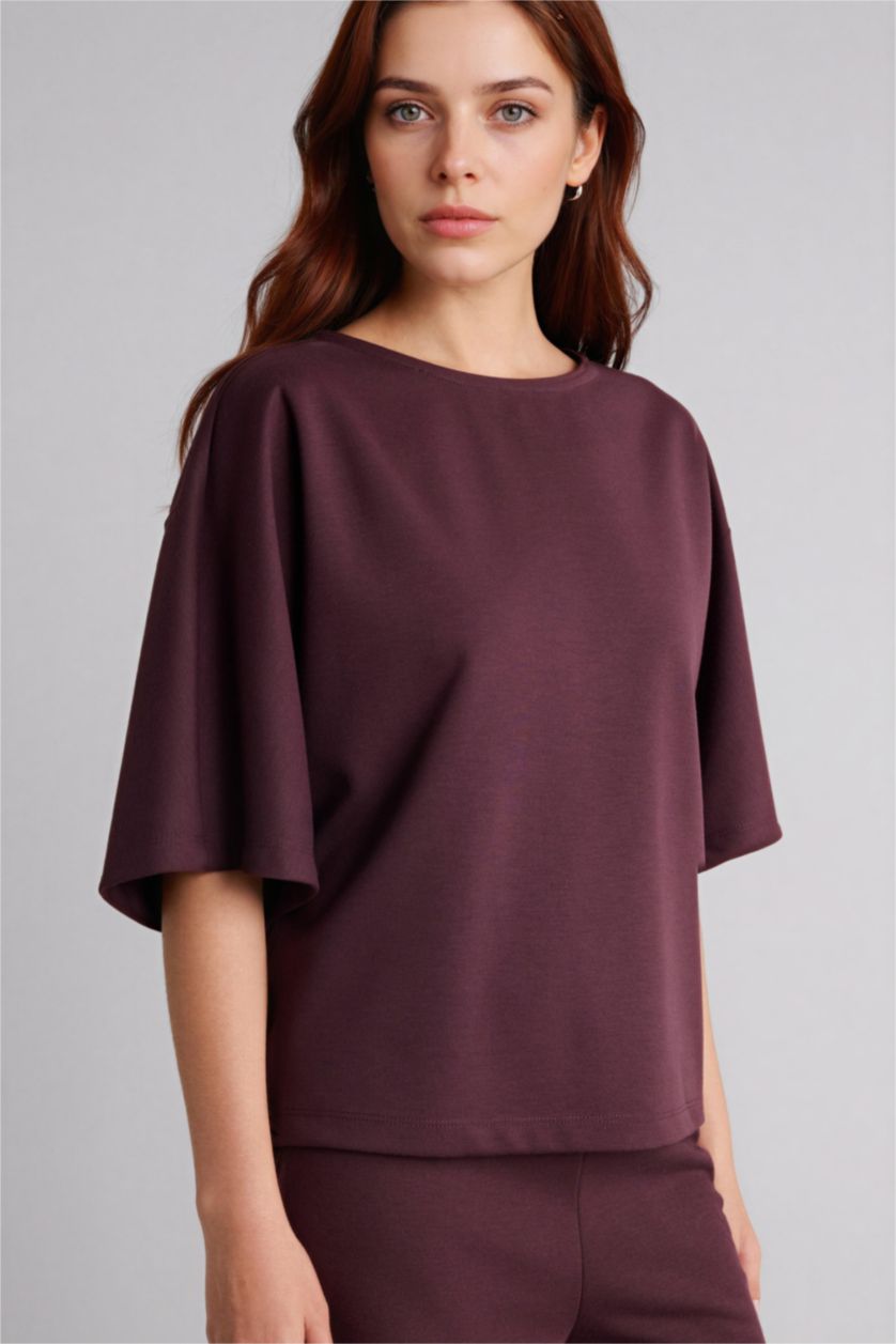 حريمي بني تيشيرت نص كم وياقة عريضة