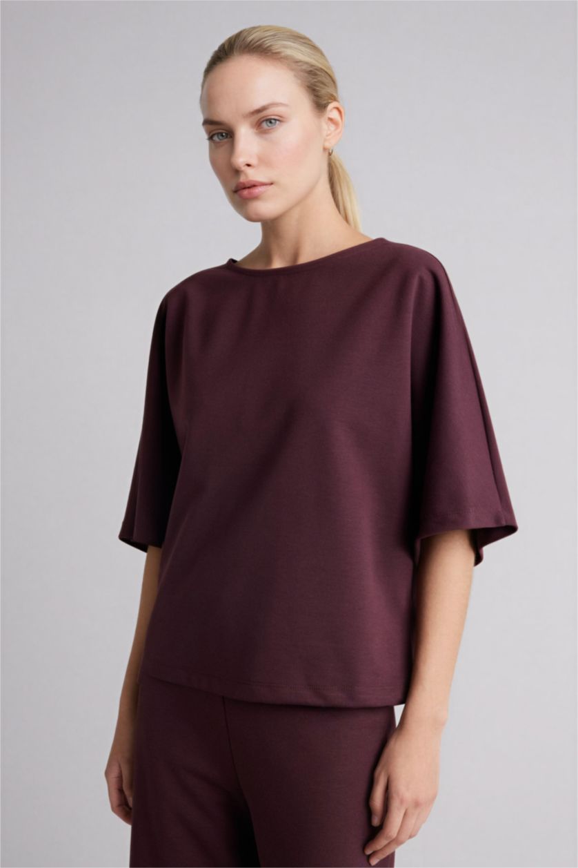 نساء بني تيشيرت ردن طويل وياخة عريضة