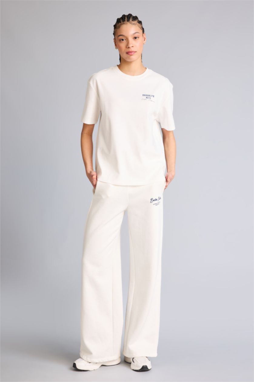 WOMAN Ecru Relax Fit Short Sleeved NBA Brooklyn Nets T-Shirt