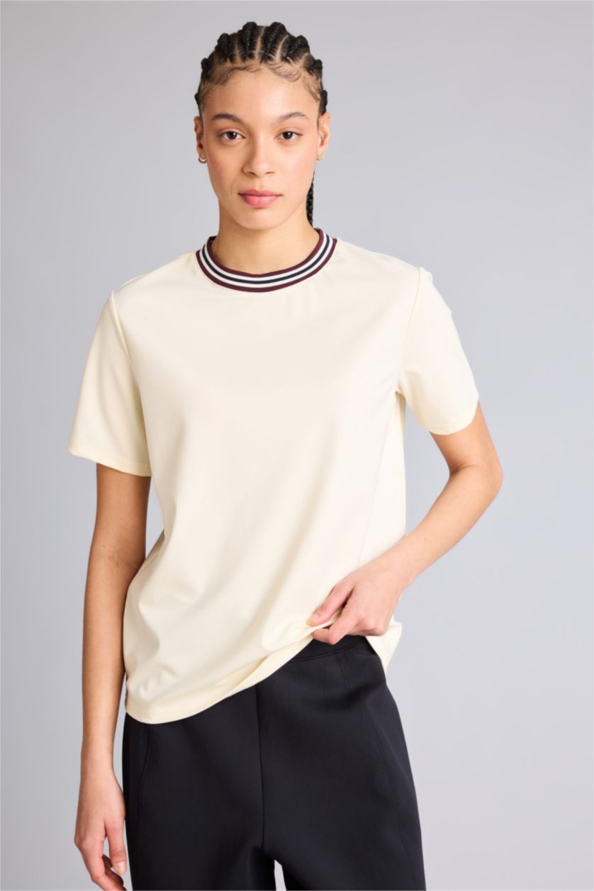 Kadın Ekru Standart Fit Sporcu Tişört