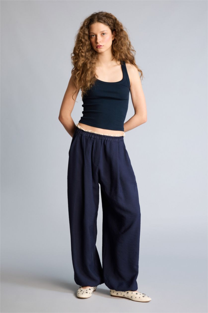 Woman NAVY Balloon Fit Double Pocket Trousers