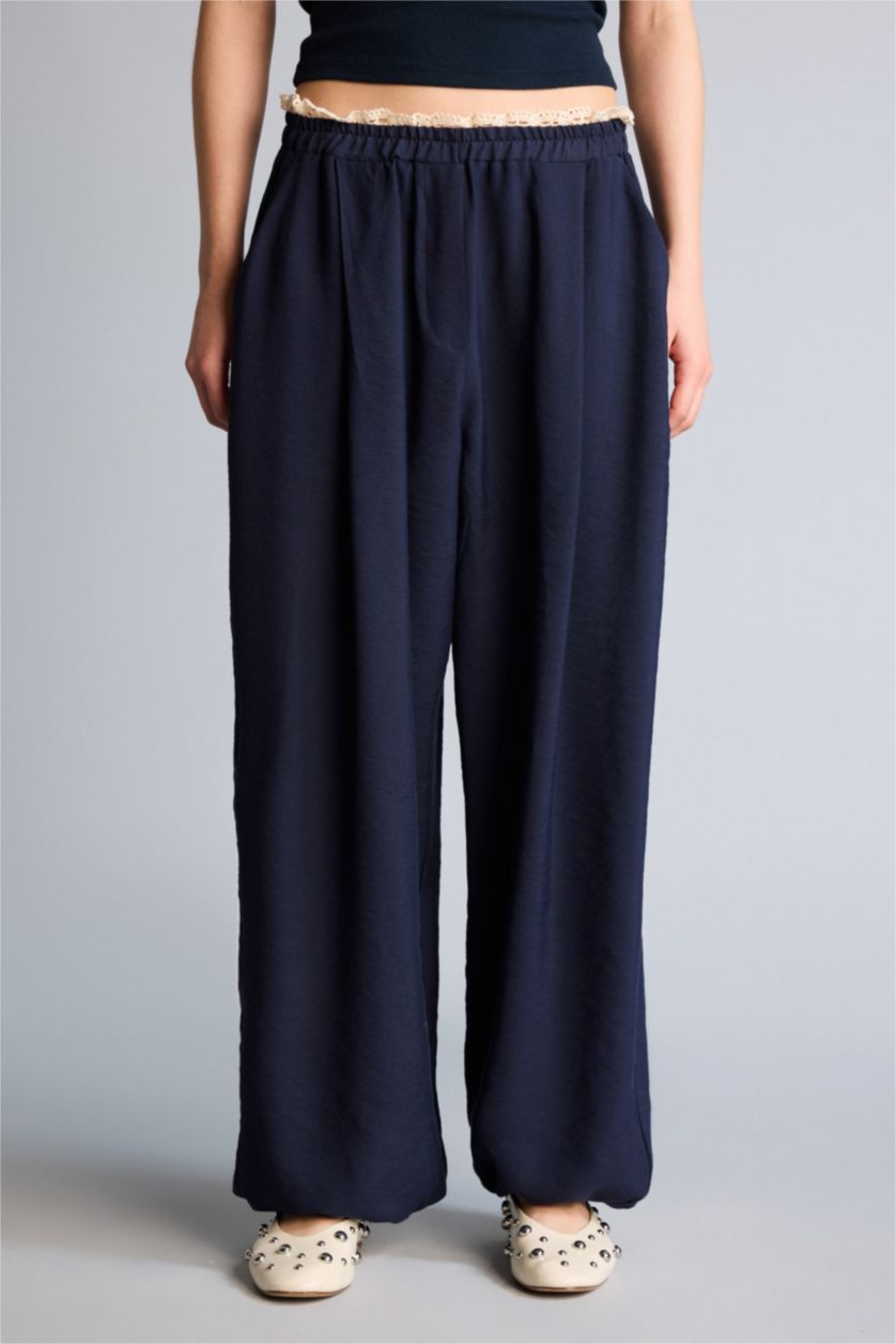 Woman NAVY Balloon Fit Double Pocket Trousers