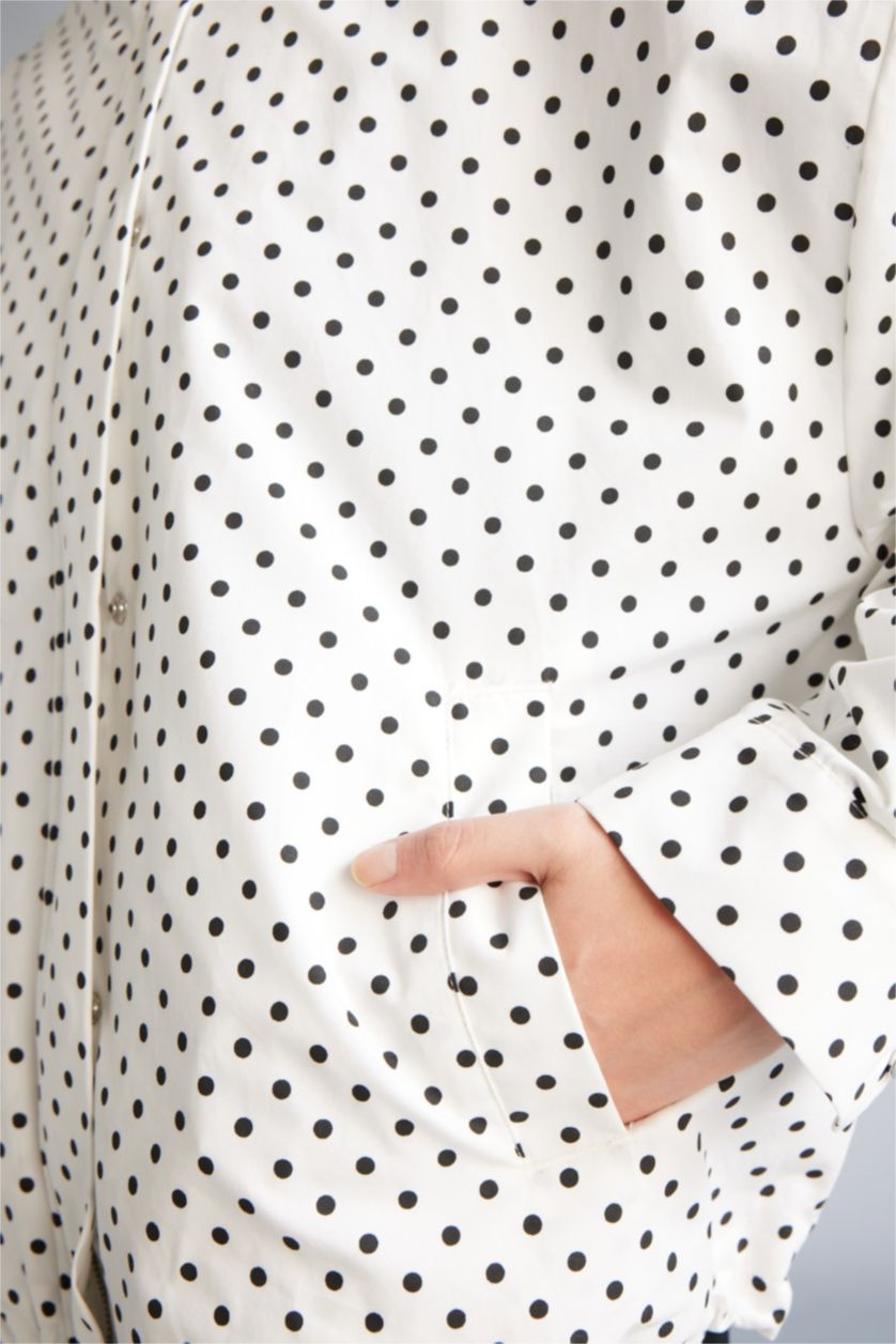 Kadın Beyaz Puantiyeli Hakim Yaka Tafta Poplin Ceket