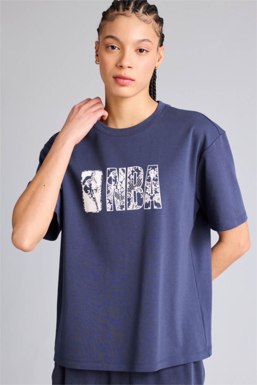 Женщины Индиго Футболка NBA Wordmark Relax Fit с коротким рукавом
