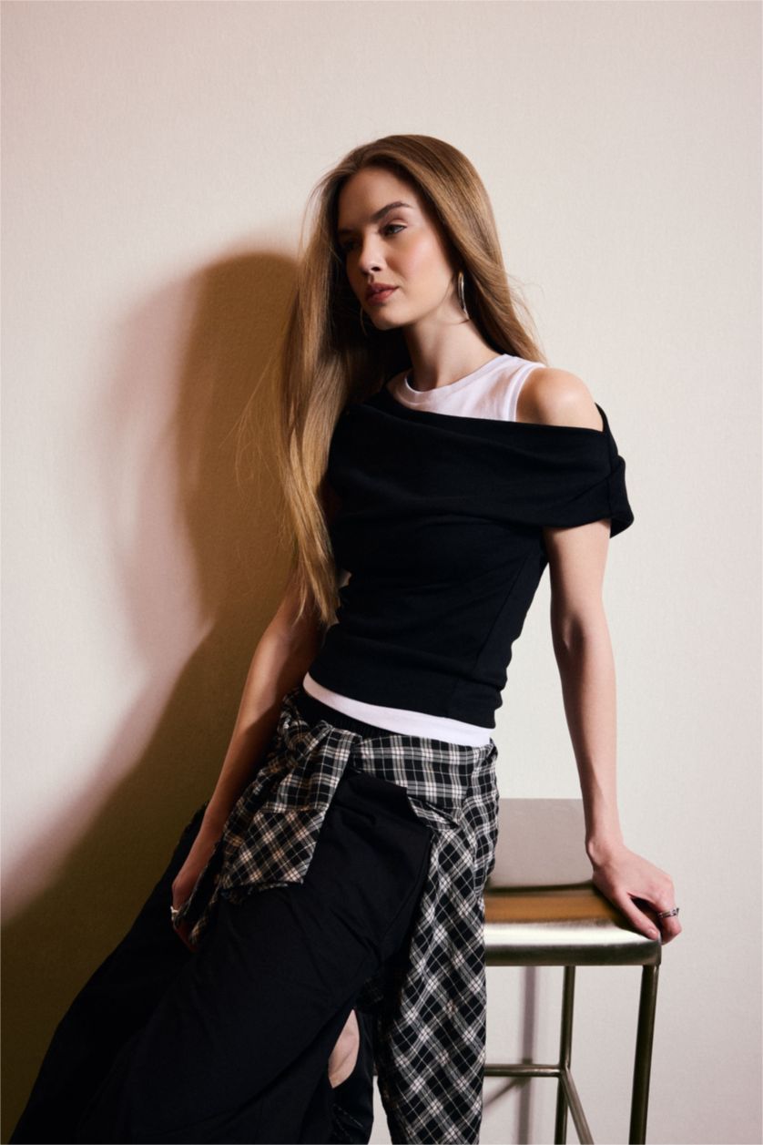 Woman Black Slim Fit Ribana Short Sleeve T-Shirt