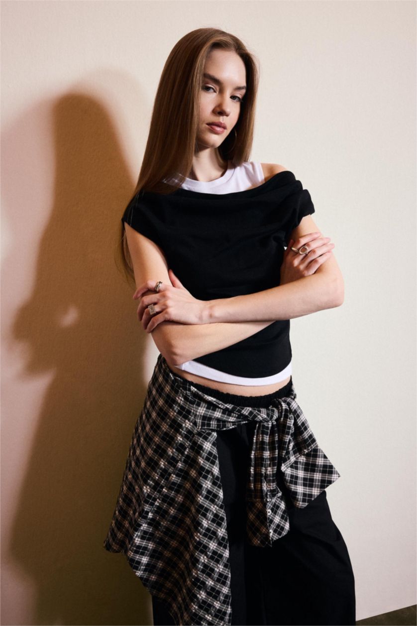 Woman Black Slim Fit Ribana Short Sleeve T-Shirt