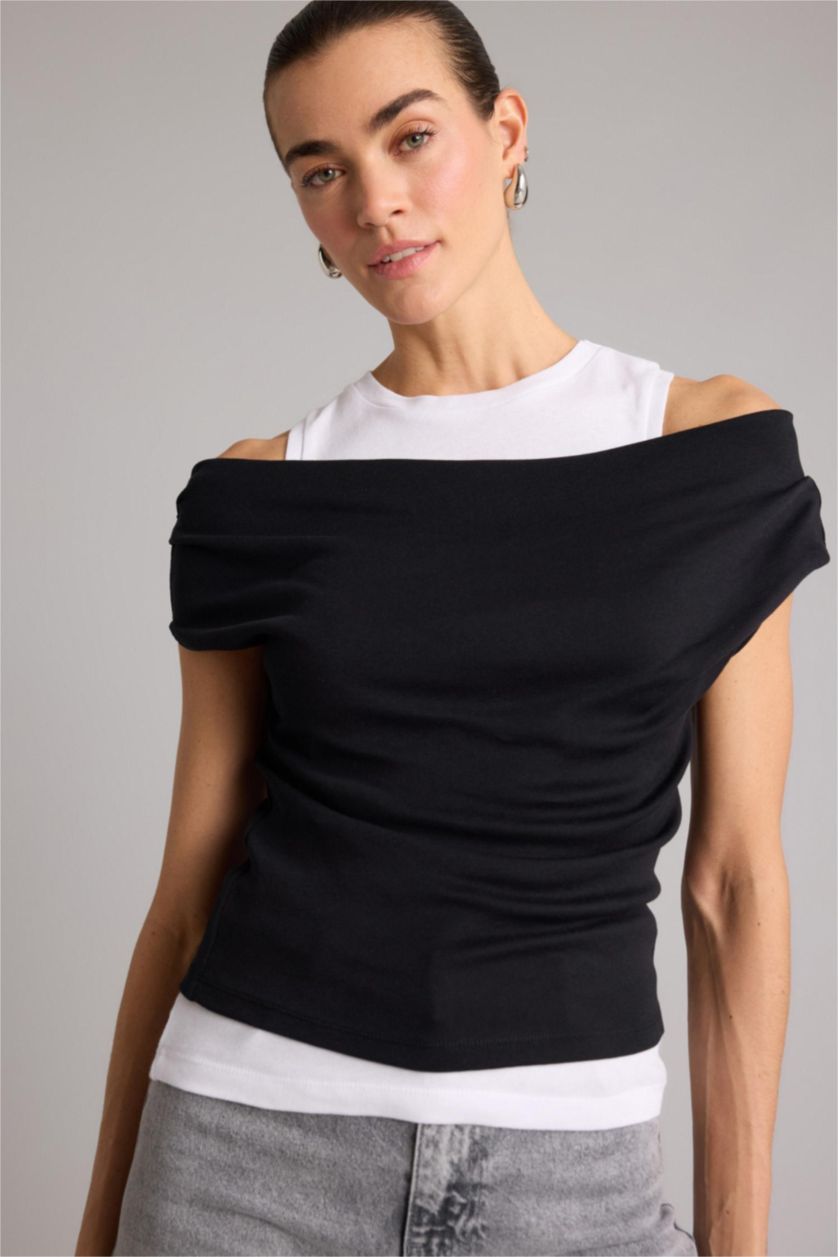 Woman Black Slim Fit Ribana Short Sleeve T-Shirt