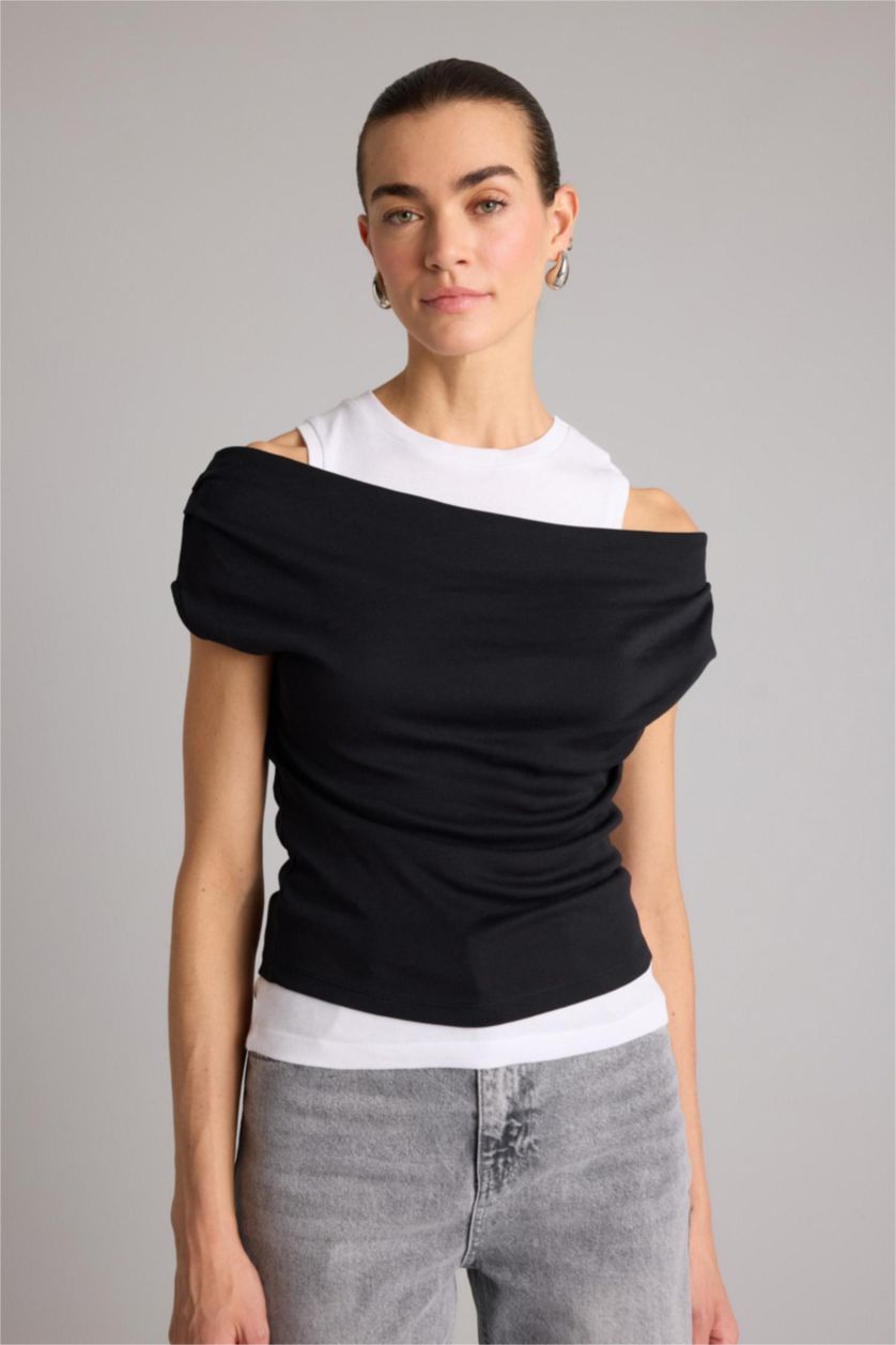 Woman Black Slim Fit Ribana Short Sleeve T-Shirt