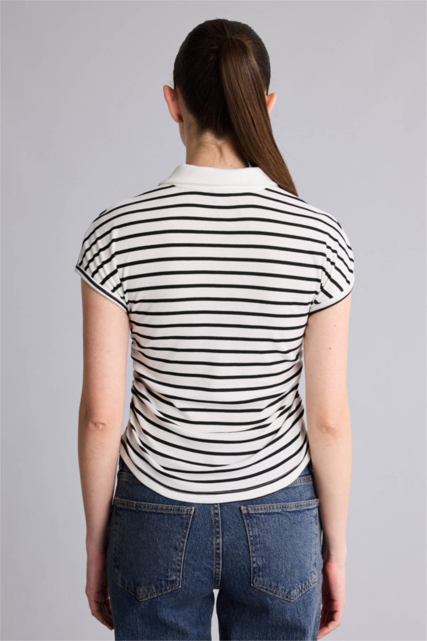 نساء بيج فاتح تيشيرت بولو نص ردن سليم فيت مضلع