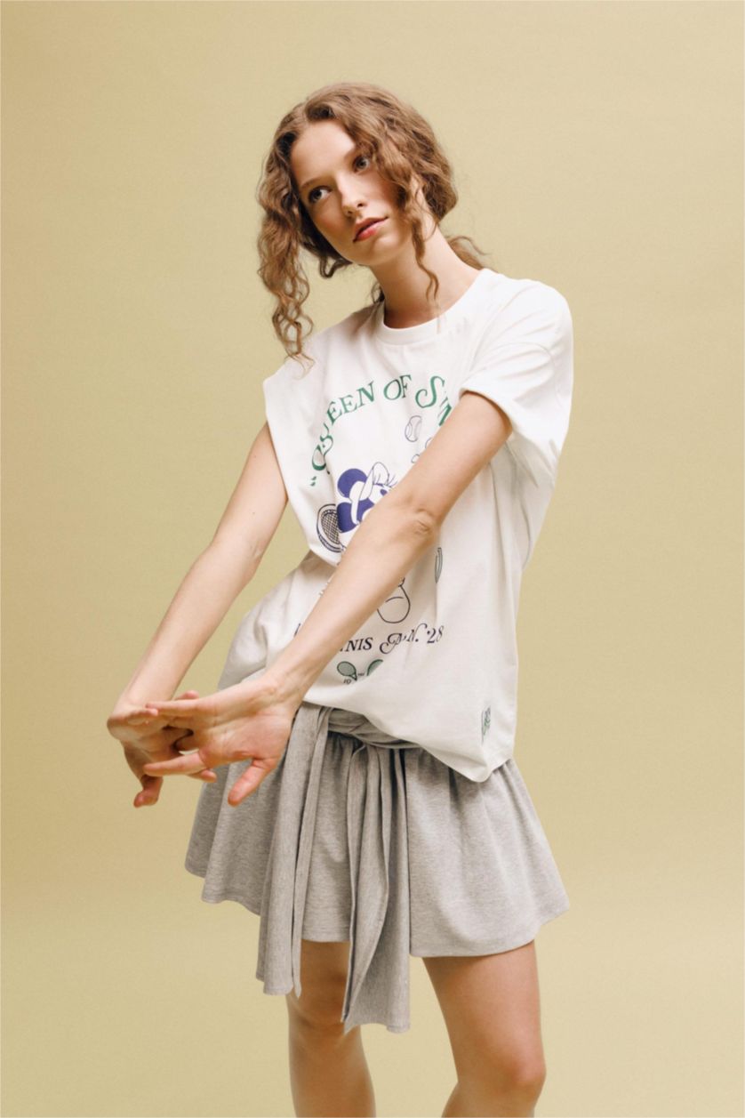 Woman White Oversize Fit Short Sleeve T-Shirt