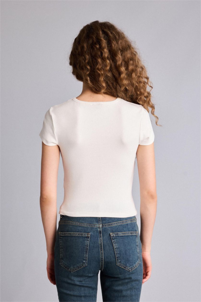 Kadın Kırık Beyaz Dısney Mıckey & Mınnıe Fıtted Nakışlı Tişört