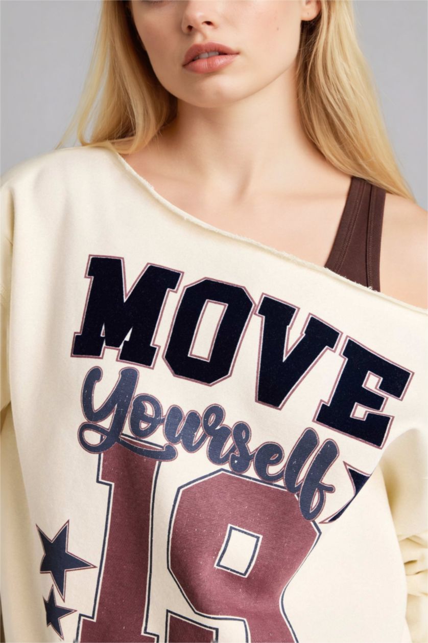 Kadın Kum Oversıze Kayık Yaka Baskılı Sweatshirt