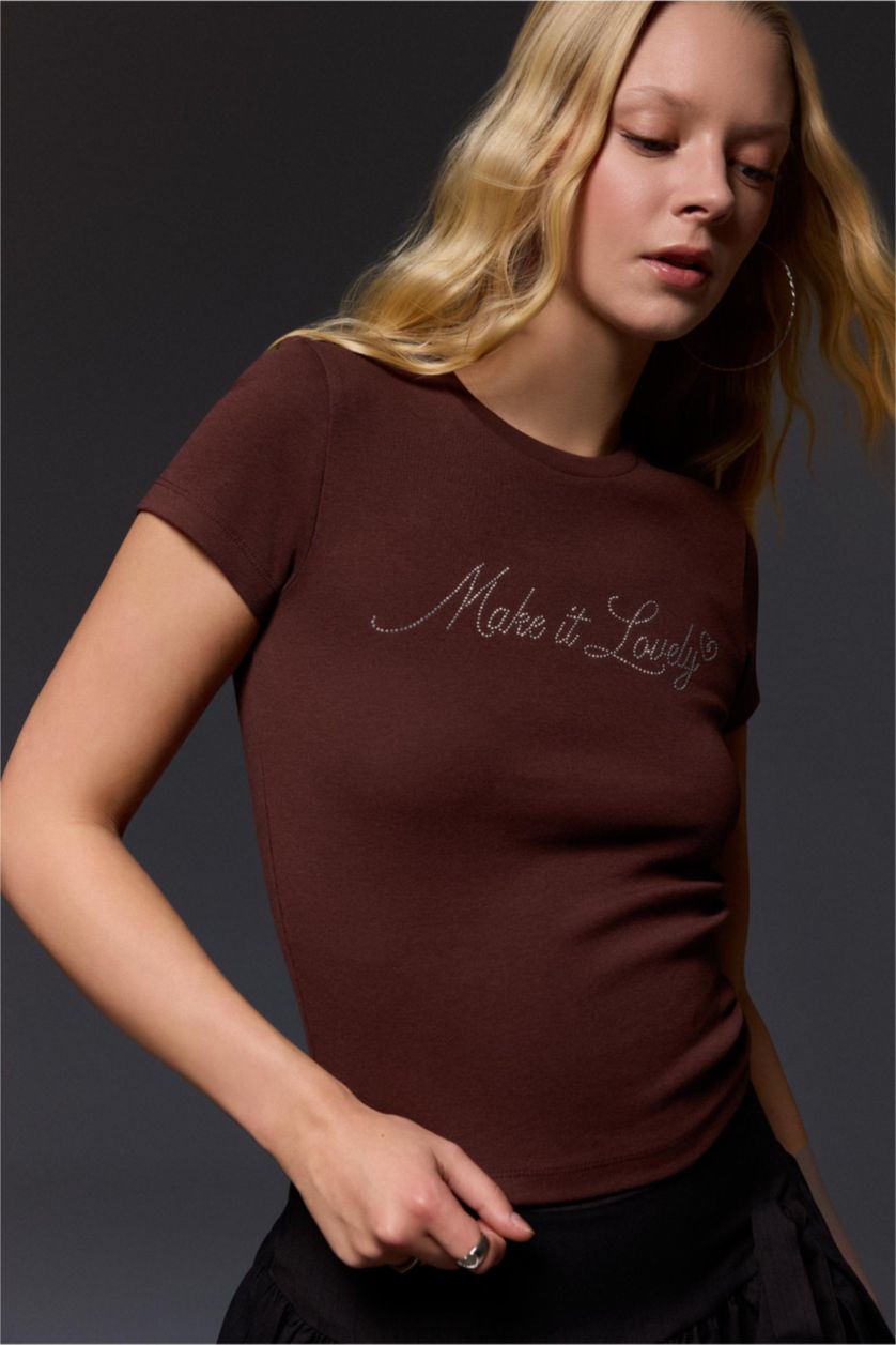 نساء بني تيشيرت نص ردن مخصر وياخة مستديرة