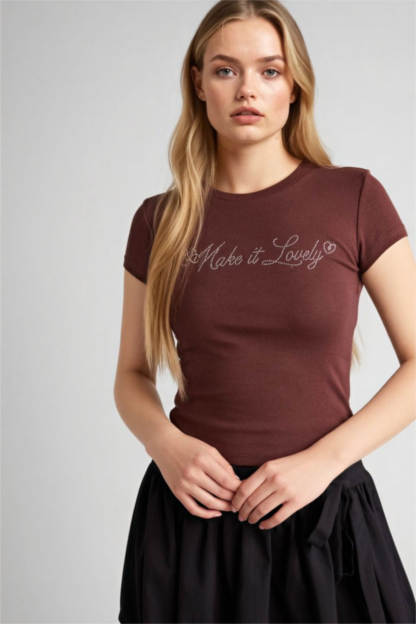 نساء بني تيشيرت نص ردن مخصر وياخة مستديرة