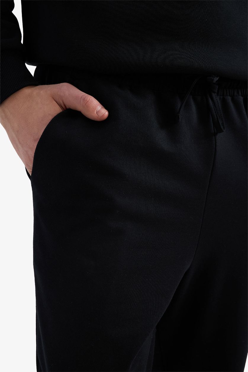 MAN Black Relax Fit Thin Fabric Sweatpants