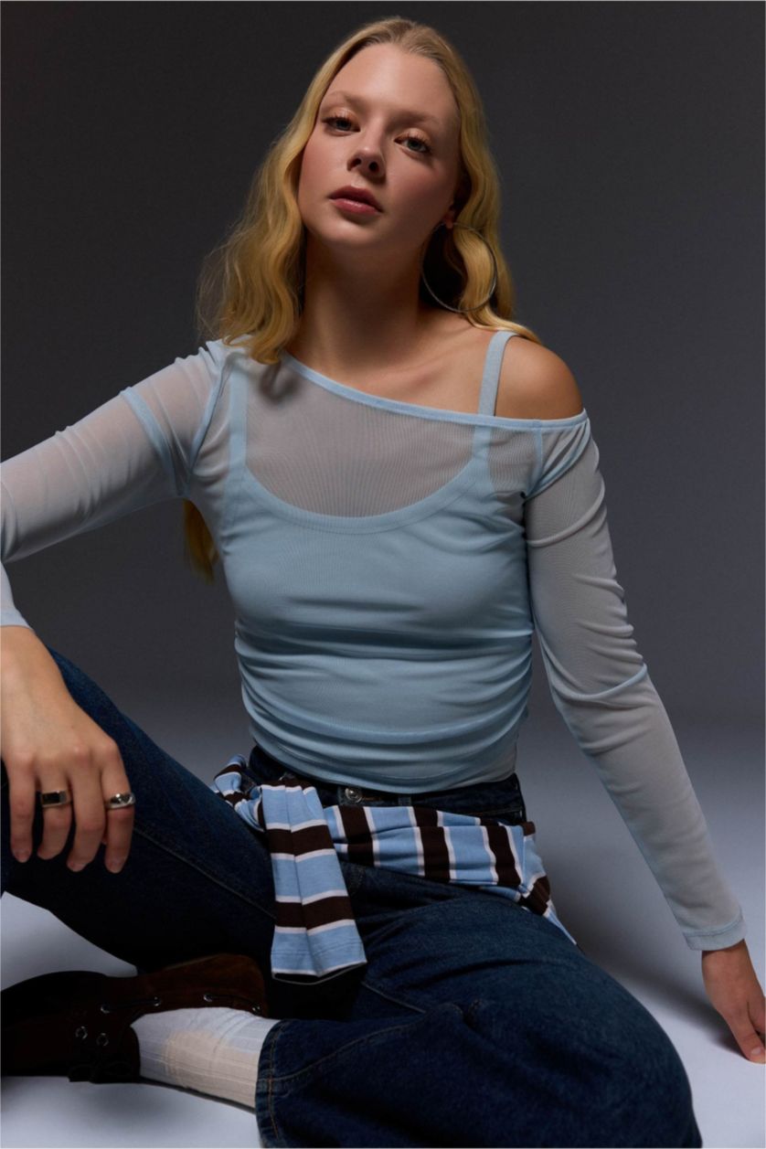 Woman Light Blue تيشيرت تول بكتف مكشوف