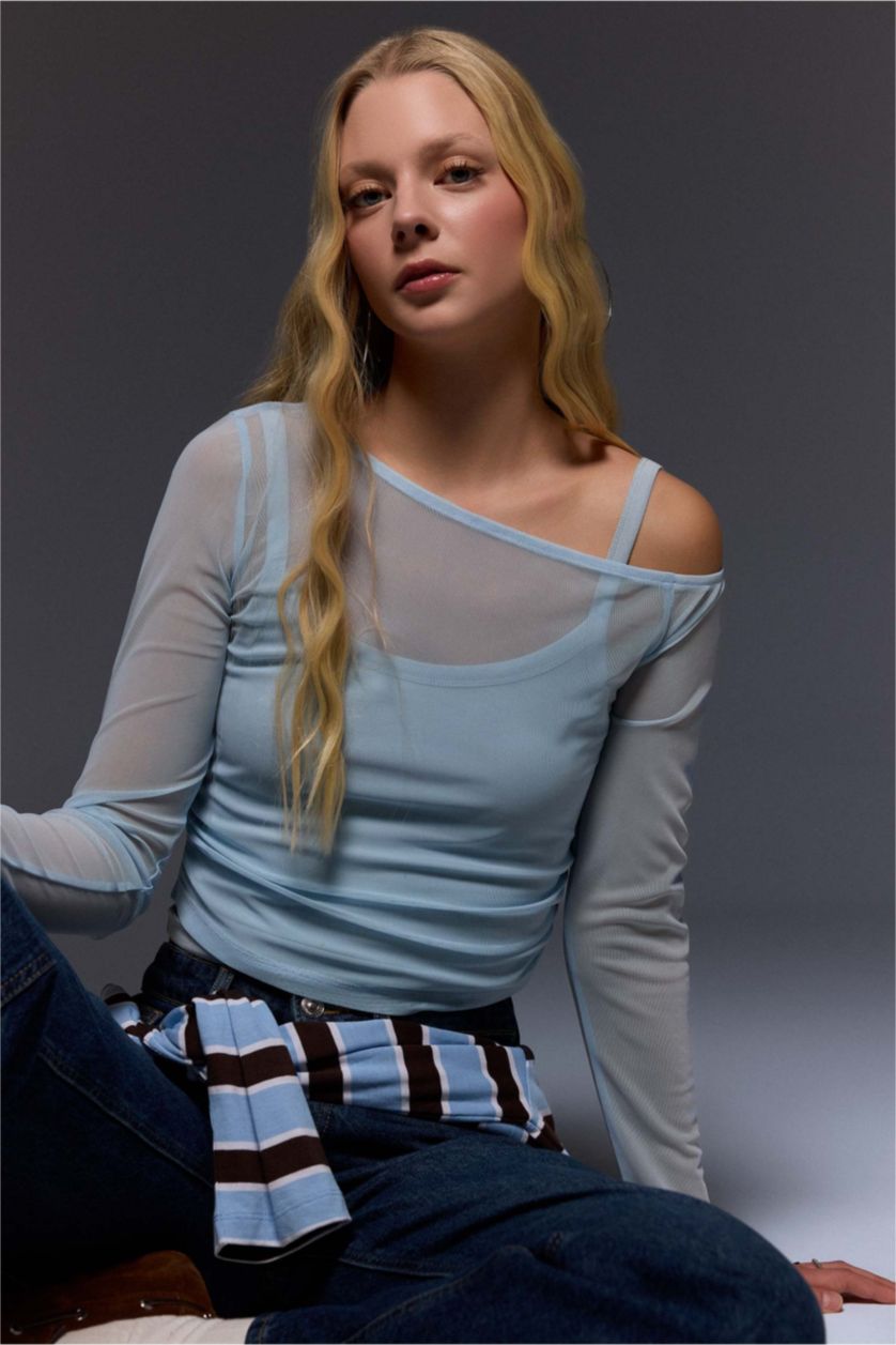 Woman Light Blue تيشيرت تول بكتف مكشوف