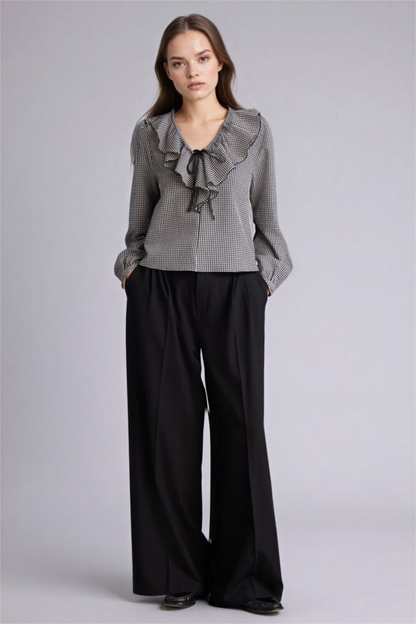 Woman Black Regular Fit V-Neck Plaid Long Sleeve Blouse