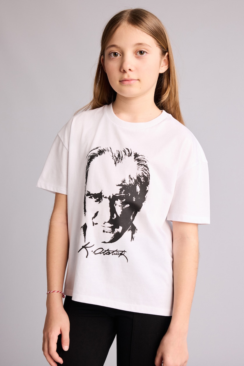 Young Girls - Teen Girls White Girl Atatürk Print T-Shirt