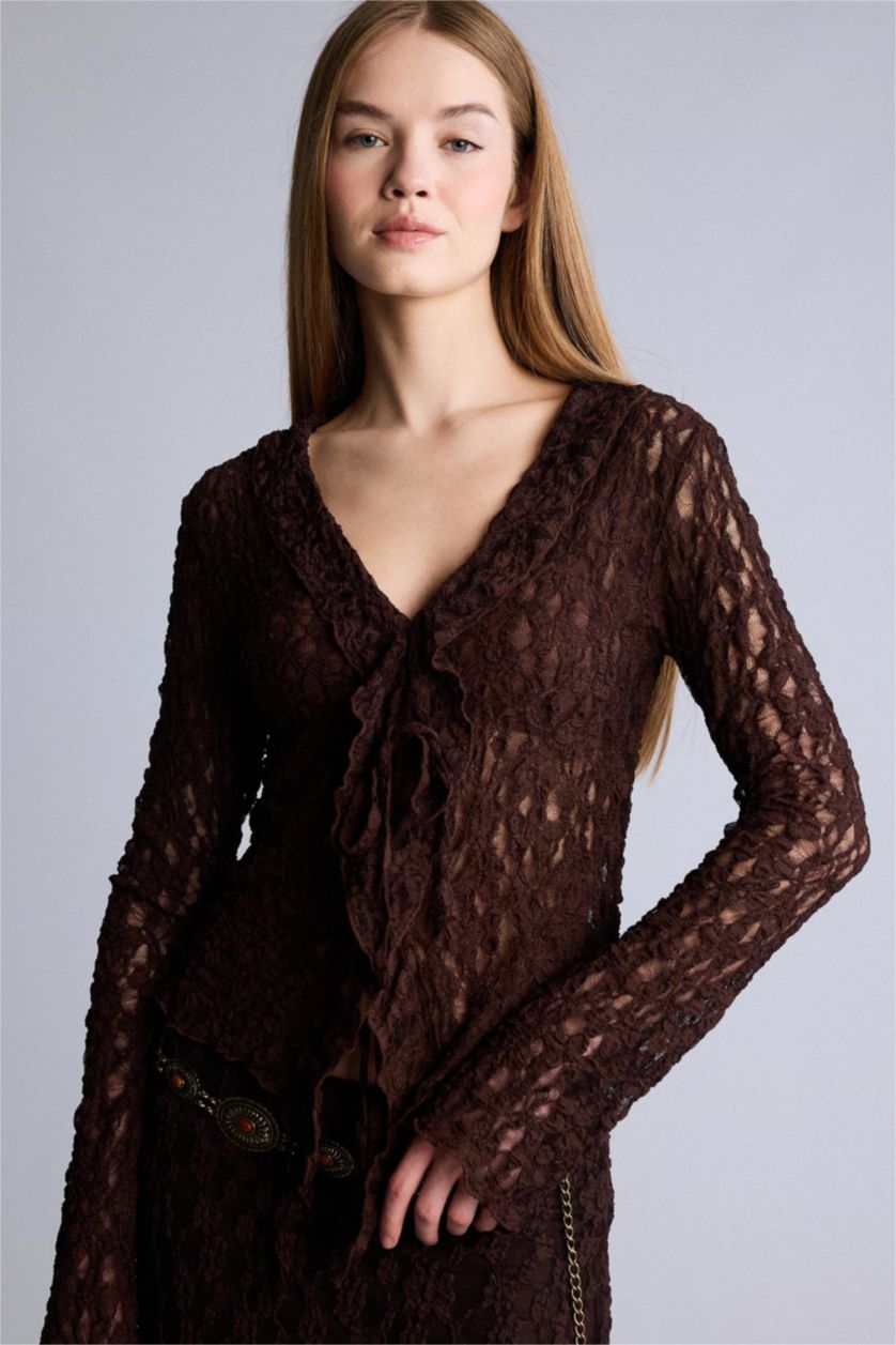 WOMAN Brown بلوزة كم طويل دانتيل سليم فيت بياقة V