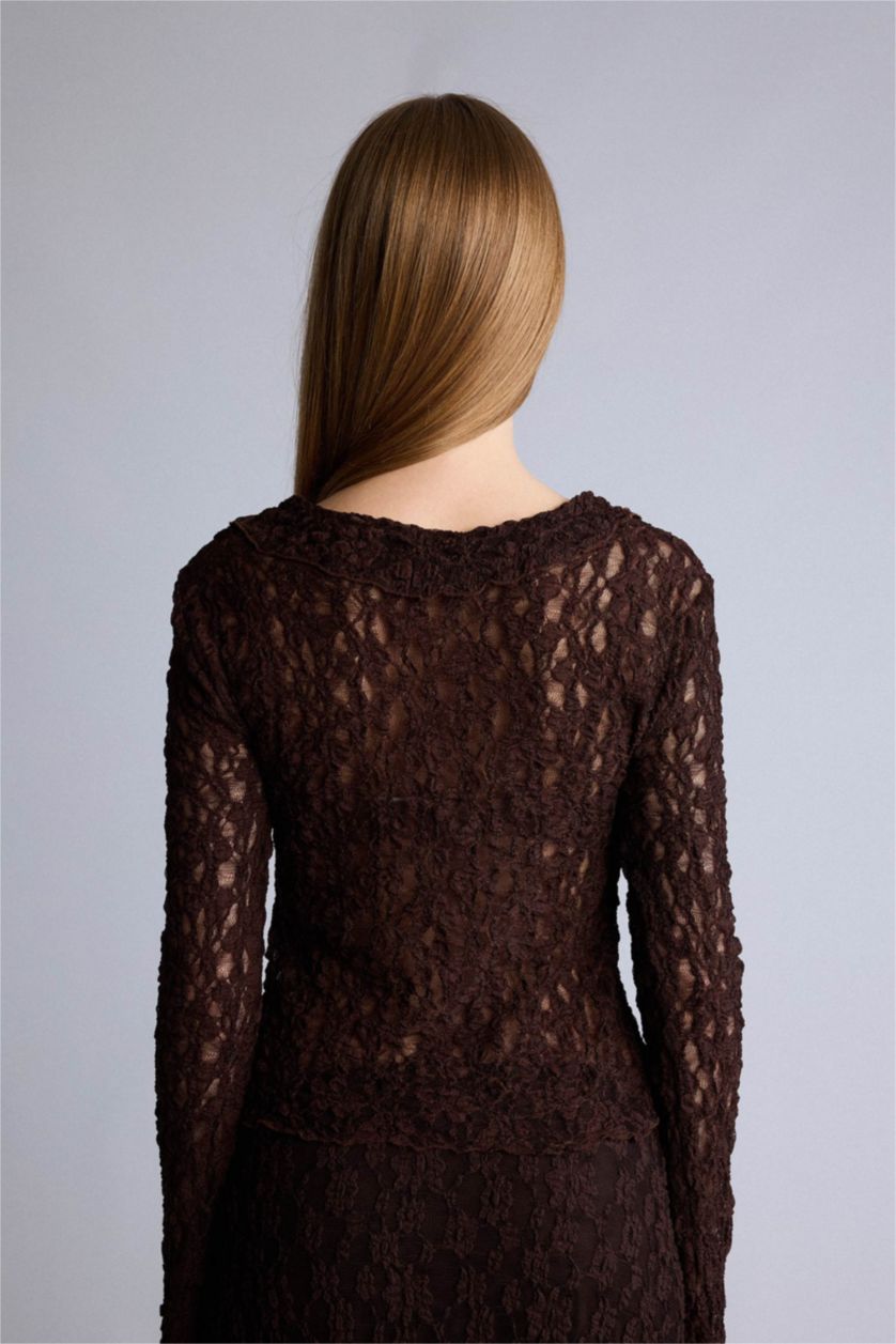 WOMAN Brown بلوزة كم طويل دانتيل سليم فيت بياقة V