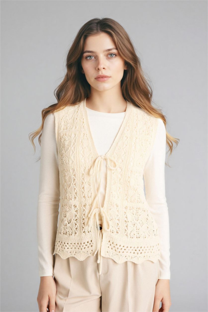 WOMAN Ecru Regular Fit Crew Neck Knitwear Vest