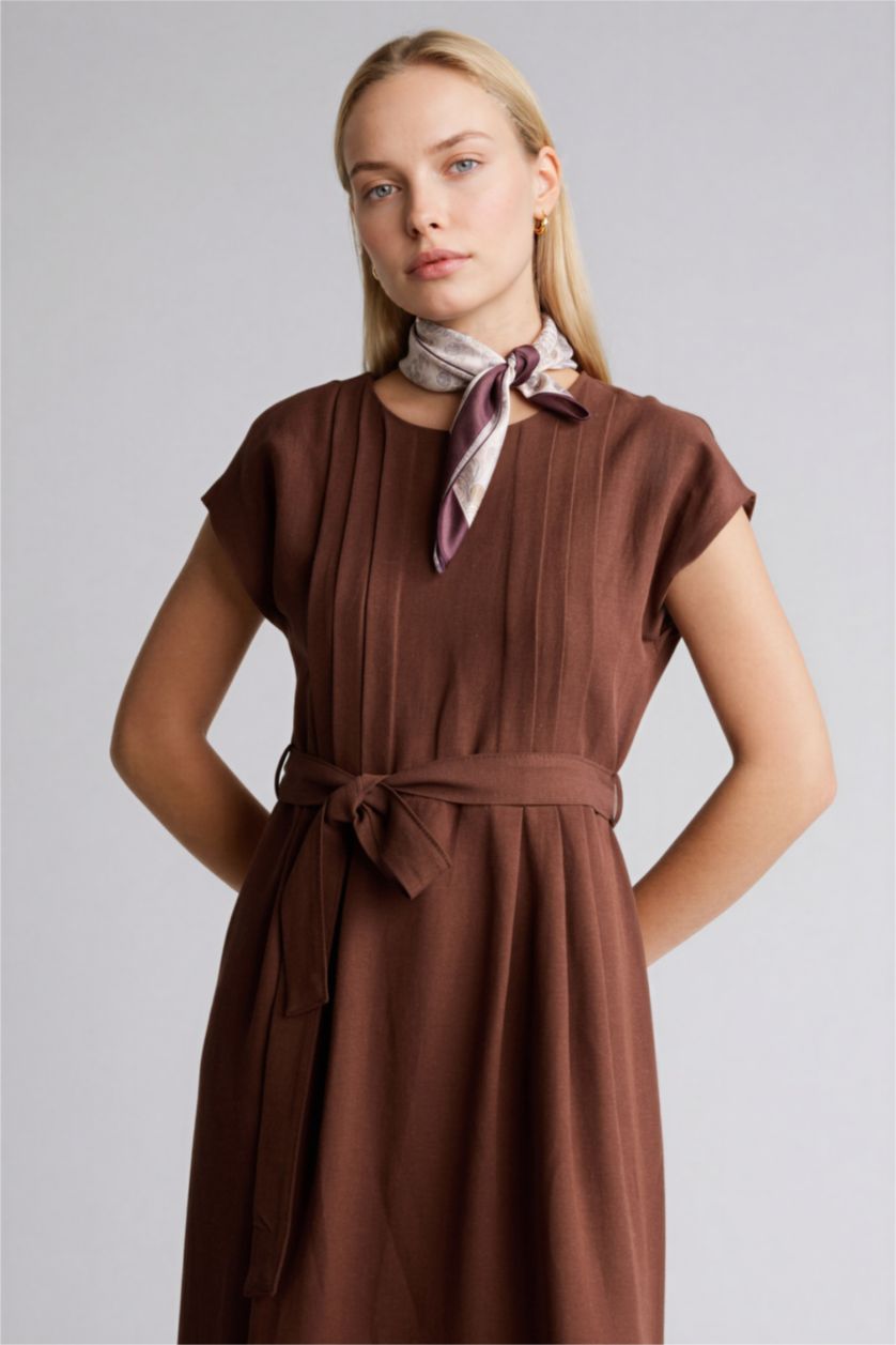 Kadın Kahve Yuvarlak Yaka Keten Karışımlı Kısa Kollu Elbise