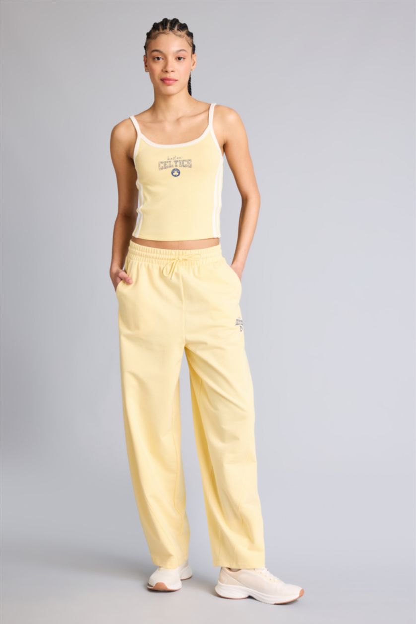 Женщины Светло-желтый Спортивные брюки Airtech NBA Boston Celtics Barrel Fit с карманами и стандартными штанинами