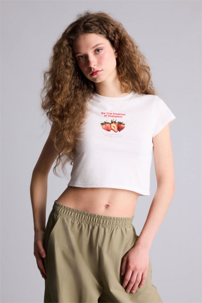 حريمي اوف وايت تيشيرت نص كم مخصر سليم فيت مطبوع