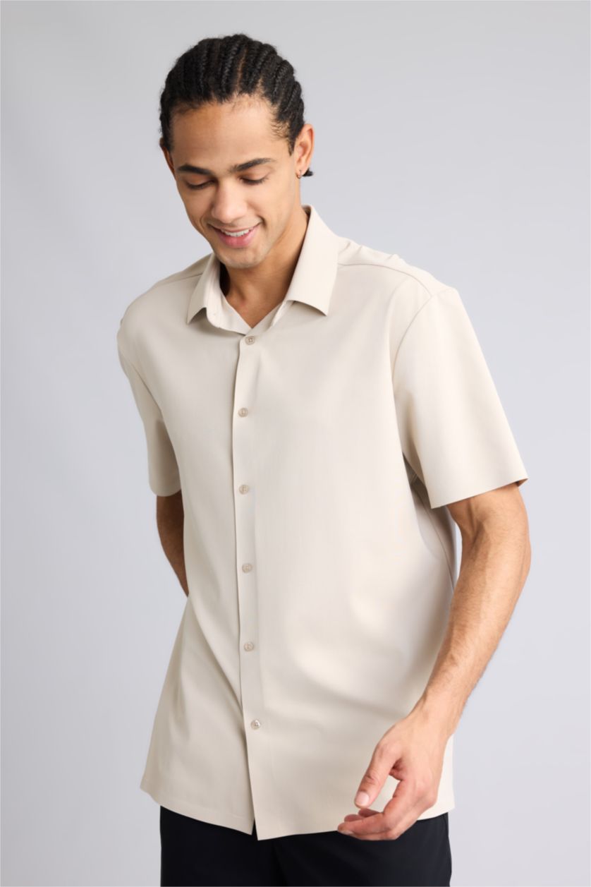 Мужчины Песочный Standard Fit Silk Short Sleeve Shirt