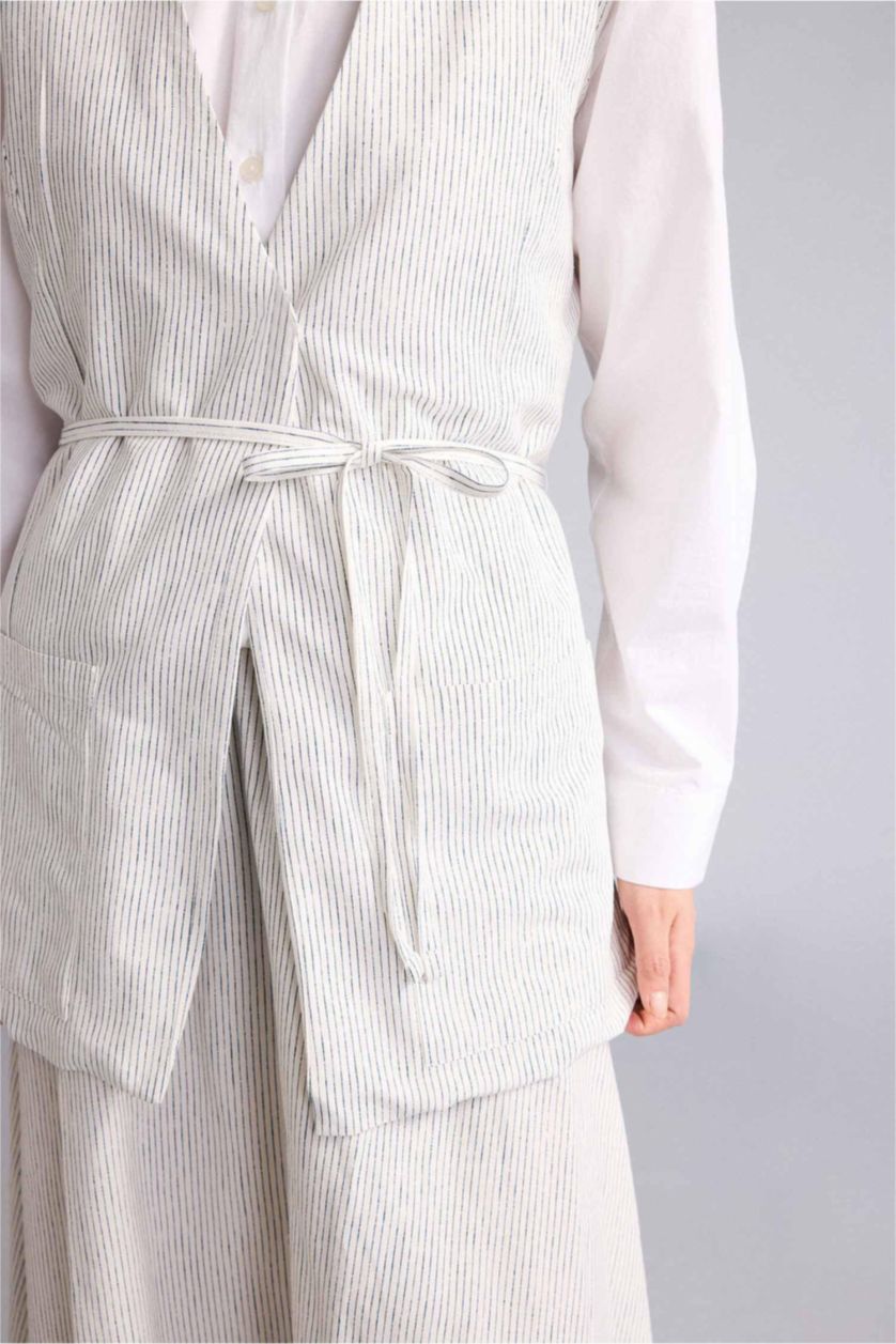 نساء بيج فاتح Regular Fit V-Neck Striped Linen Blended Vest