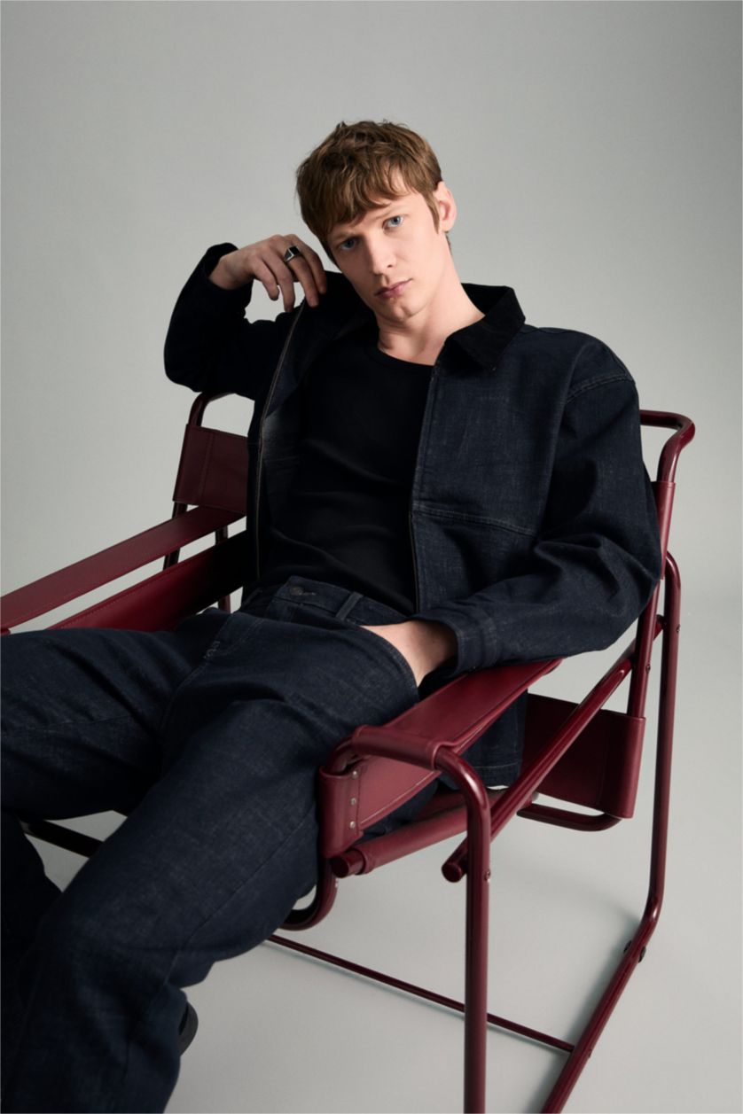 رجال أزرق غامق جاكيت قطن قصة عادية