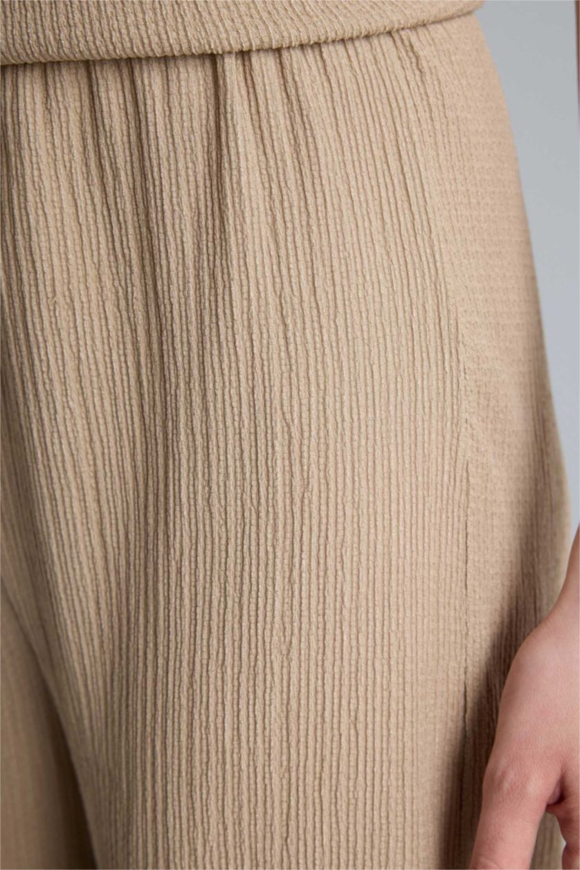 Kadın Açık Bej Straıght Fıt Düz Paça Bürümcük Pantolon