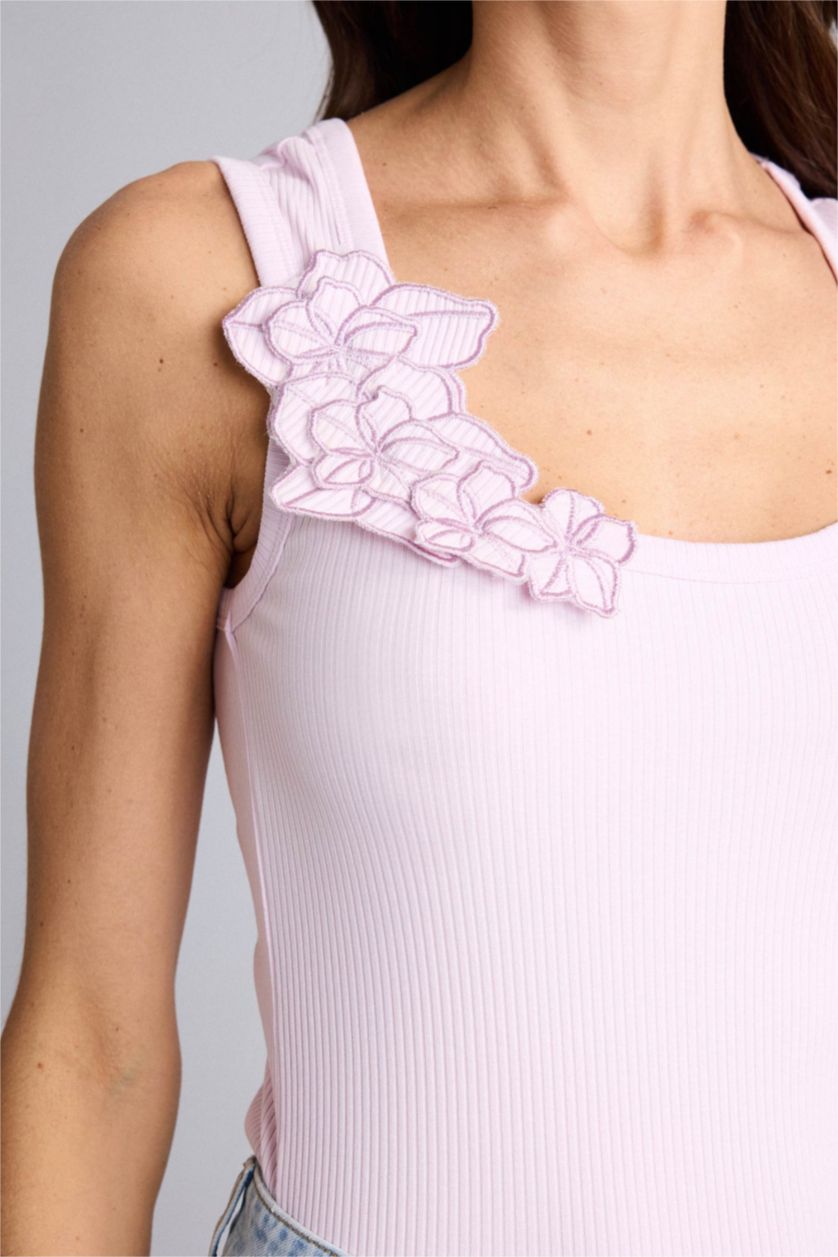 حريمي زهري فاتح تانك توب مضلع سليم فيت بياقة U