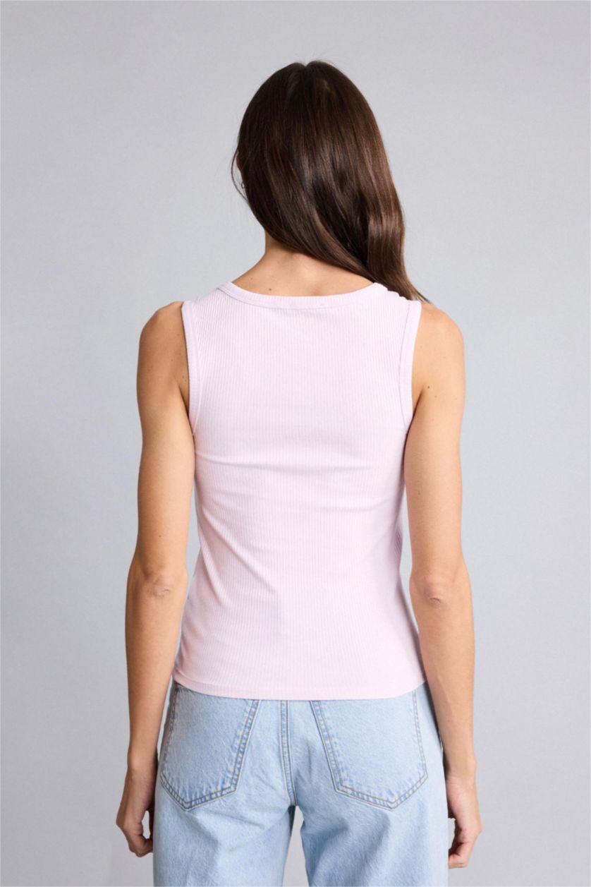 حريمي زهري فاتح تانك توب مضلع سليم فيت بياقة U