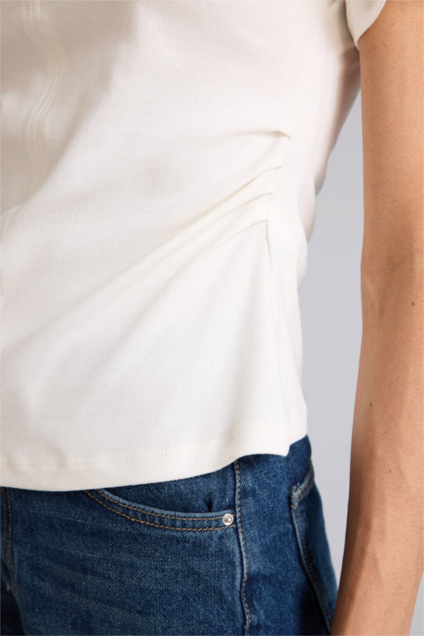 Kadın Ekru Regular Fıt Kısa Kollu Tişört